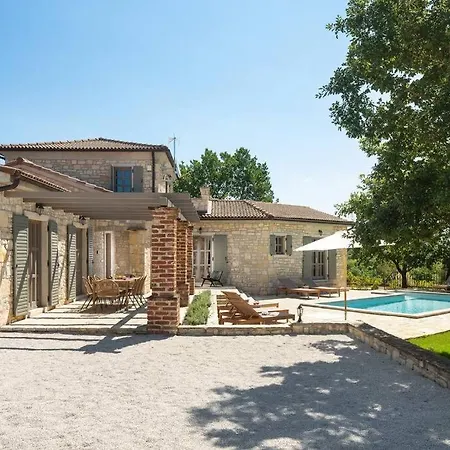 Villa Rustic Sambucus With A Pool In Istria