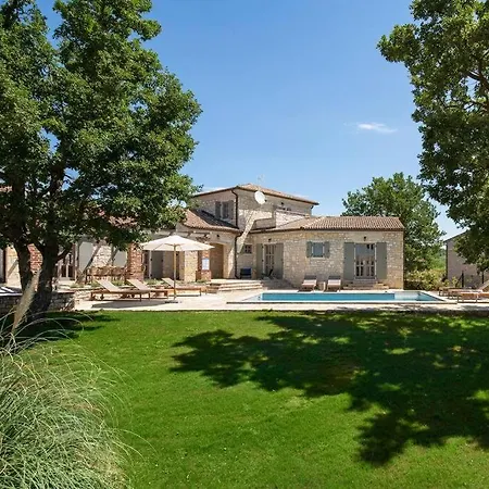 Rustic Sambucus With A Pool In Istria
