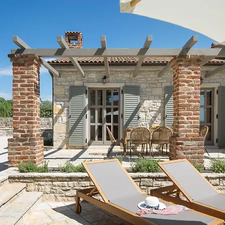 Rustic Sambucus With A Pool In Istria